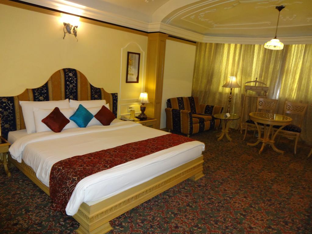 Hotel Babylon International Raipur  Room photo
