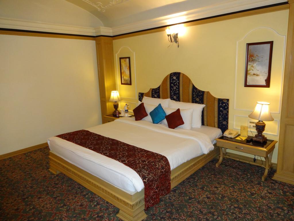 Hotel Babylon International Raipur  Room photo