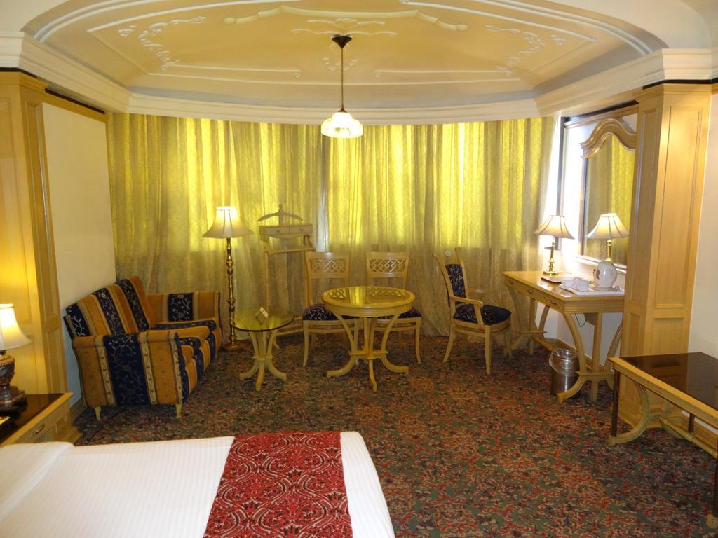 Hotel Babylon International Raipur  Room photo