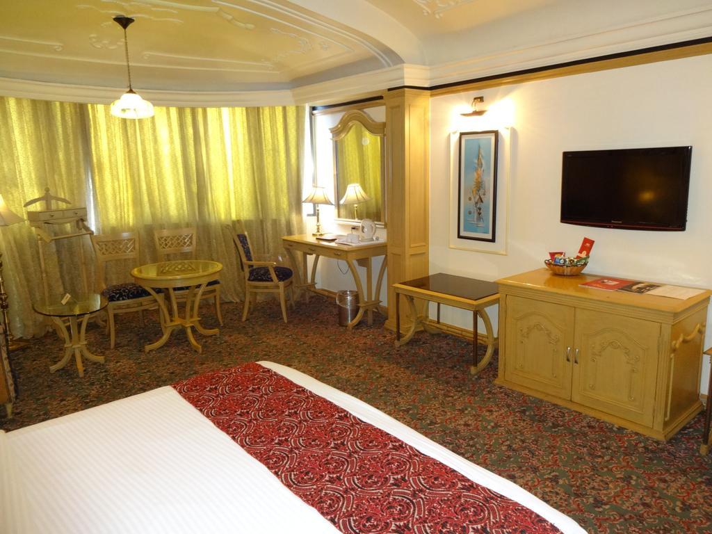Hotel Babylon International Raipur  Exterior photo