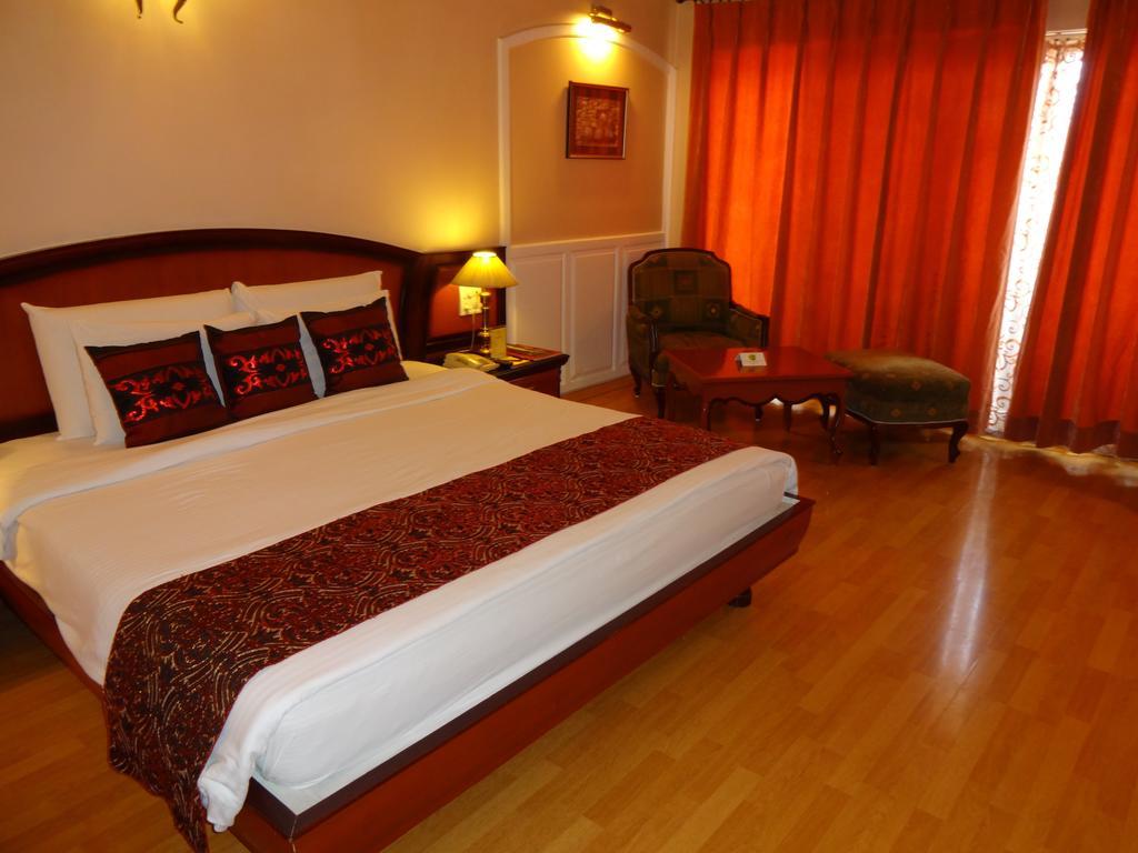 Hotel Babylon International Raipur  Exterior photo