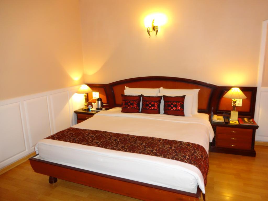 Hotel Babylon International Raipur  Exterior photo