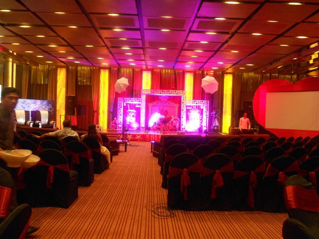 Hotel Babylon International Raipur  Room photo