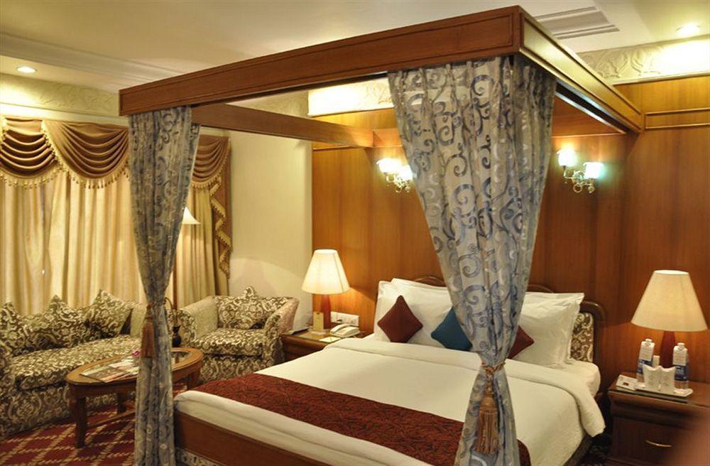Hotel Babylon International Raipur  Exterior photo