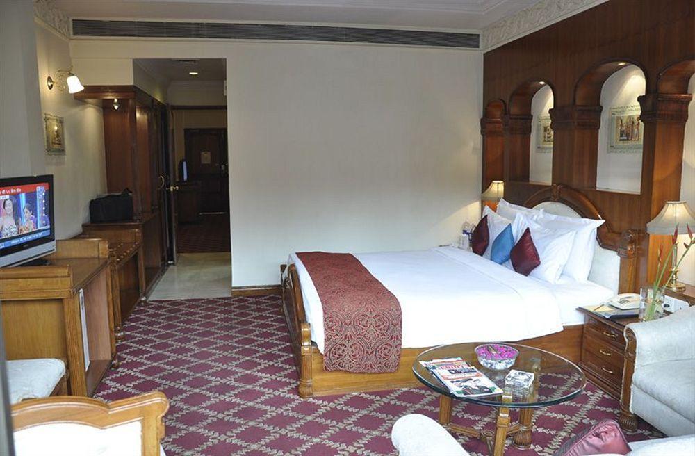 Hotel Babylon International Raipur  Exterior photo