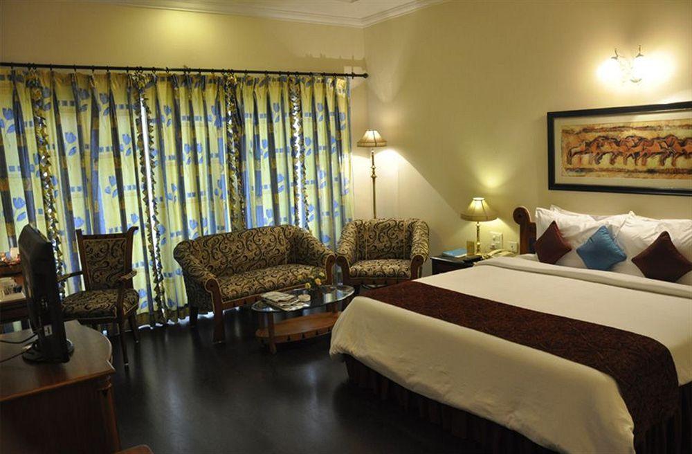 Hotel Babylon International Raipur  Exterior photo
