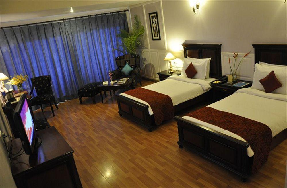 Hotel Babylon International Raipur  Exterior photo